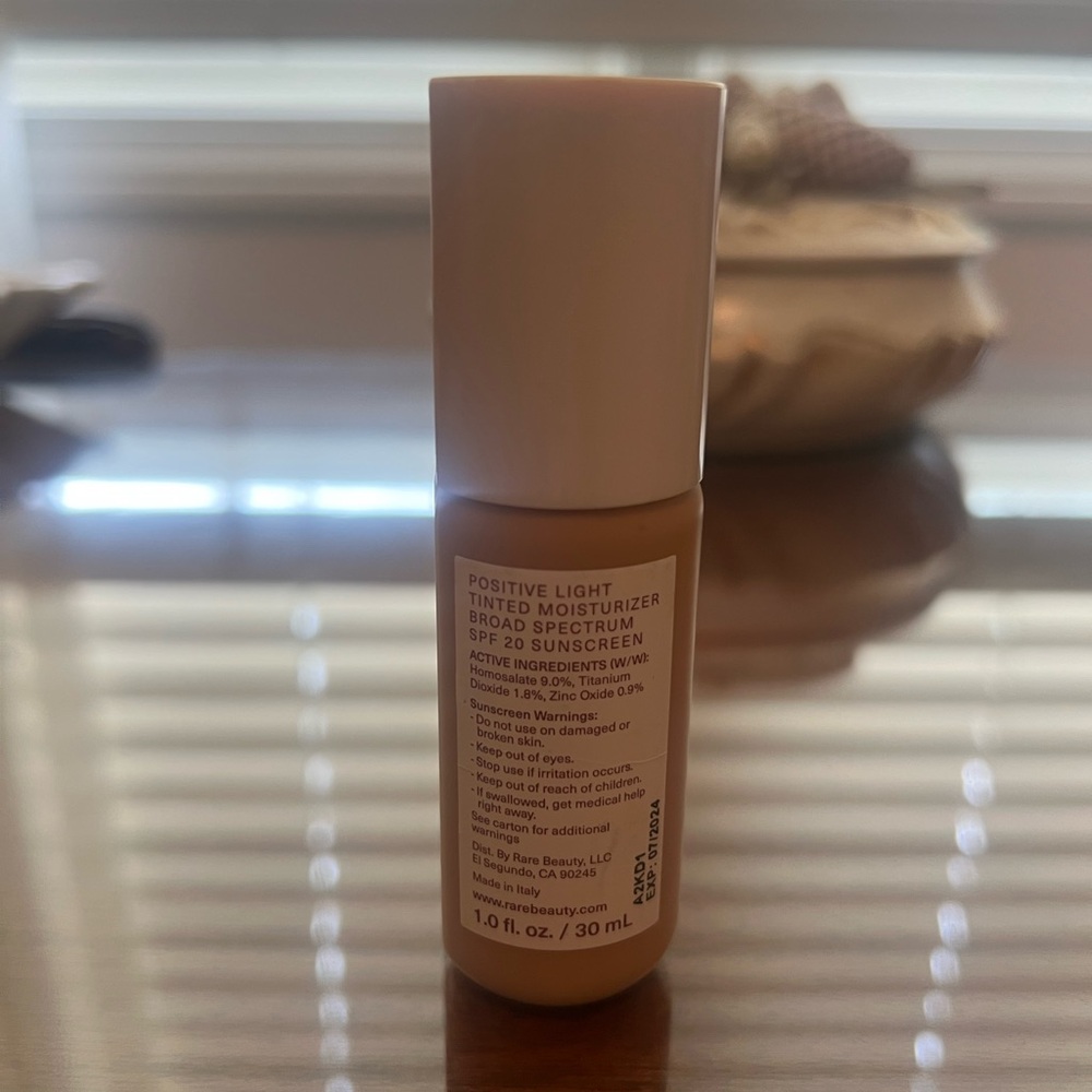 Rare Beauty Positive Light Tinted Moisturizer SPF 20 Sunscreen
34W - Picture 2 of 2